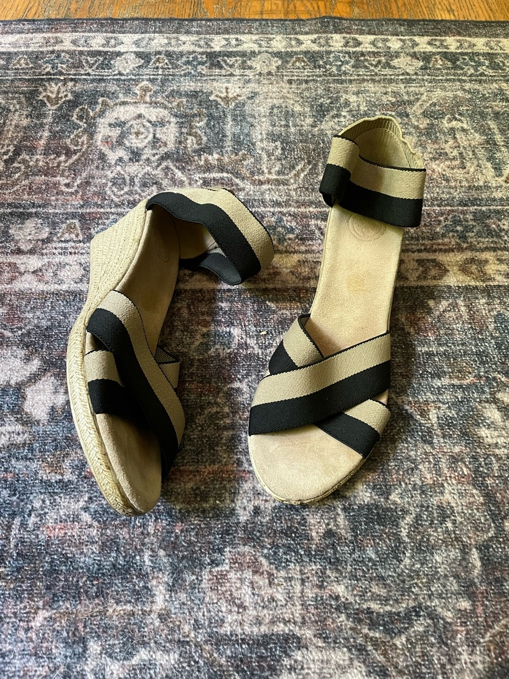 🍎Stretchy wedge sandals Charleston shoe co🍎